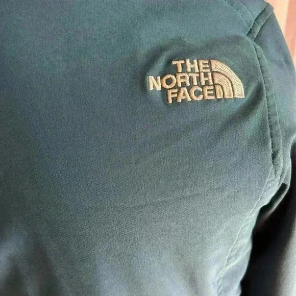 The North Face Women’s Teal Waterproof Jacket. XS. Hooded. Preowned. - Picture 2 of 5